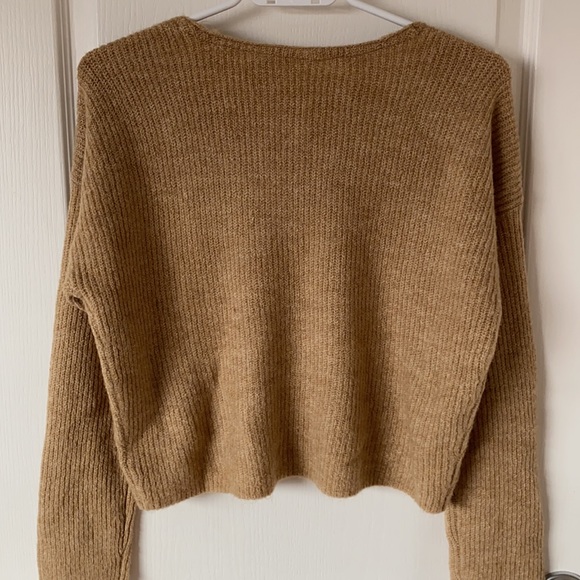 H&M (10-12 yr) tan v-neck sweater - Picture 4 of 4